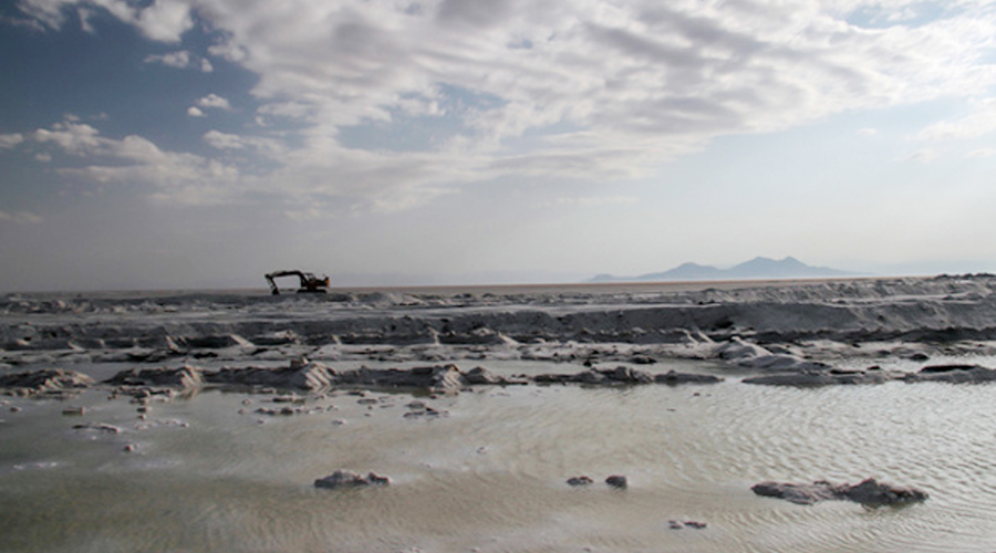 مهار ۹۵ درصدی پدیده گرد و غبار نمکی در دریاچه ارومیه