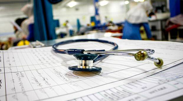 وزیر بهداشت: با حفظ کیفیت، تعداد پزشکان را افزایش دهیم