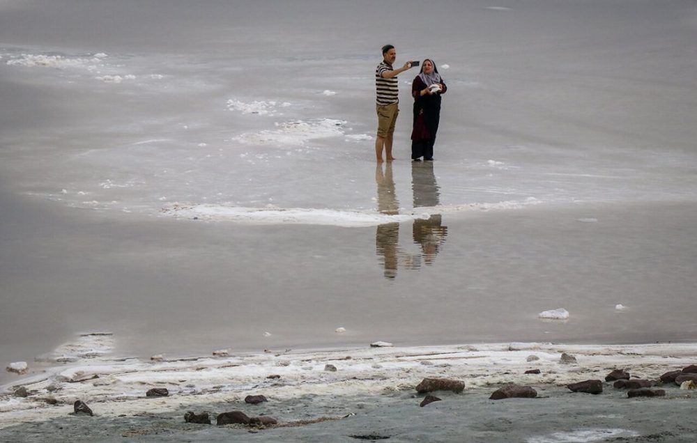 دریاچه ارومیه می‌تواند سالی ۱۵۰۰ میلیارد تومان درآمدزایی کند/ چگونه می‌توان از ریزگرد نمکی دریاچه جلوگیری کرد؟|