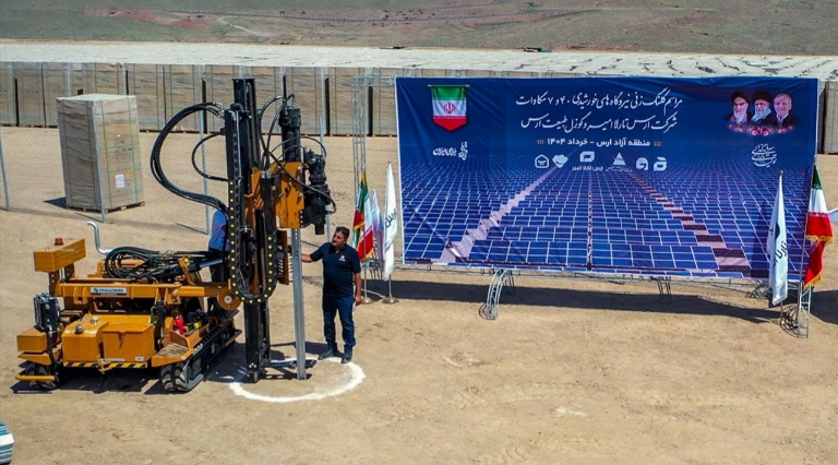 عملیات اجرایی نیروگاه های خورشیدی ۴۰ و ۷ مگاواتی در منطقه آزاد ارس آغاز شد