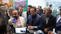 نخستین دفتر خدمات هوشمند مناطق آزاد در ارس افتتاح شد / اولین گردشگر خارجی کارت مناطق آزاد ایران را دریافت کرد