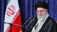 رهبر انقلاب: اعتراض به دستگاههای نظامی و دیپلماسی باید با لحن قابل قبول و بعد از اطلاعیابی باشد