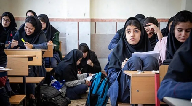 معلمانی که استخدام می شوند، بیش از آنکه مراقب صلاحیت علمی خود باشند، مواظب ظاهر خود هستند!