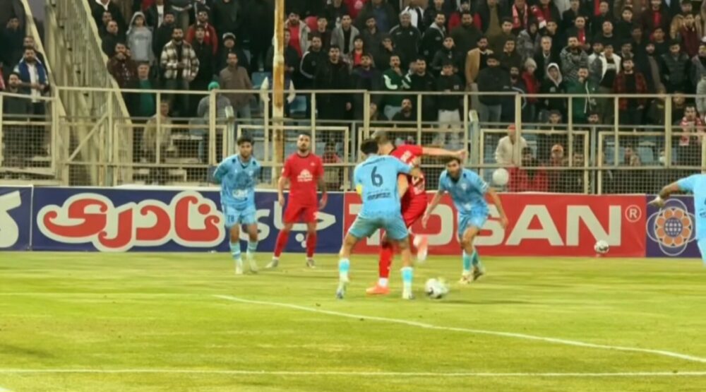 تراکتور ترمز صدرنشین لیگ را کشید / تراکتور ۳ – چادرملو ۱