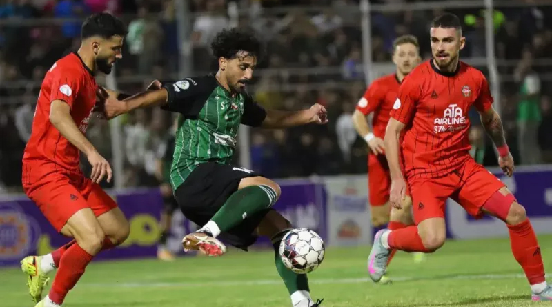 دیناروند ستاره میدان شد / تراکتور دست خالی از خرمآباد رفت