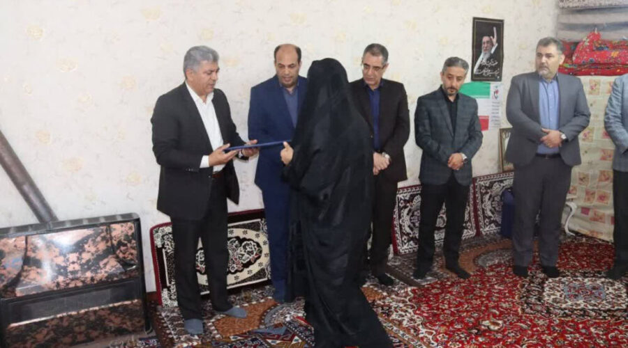 تجلیل از ایثار خانواده بیمهشده صندوق کشاورزان، روستاییان و عشایر آذربایجانشرقی